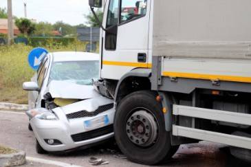 Differences Between Truck Accident Claims and Car Crash Claims