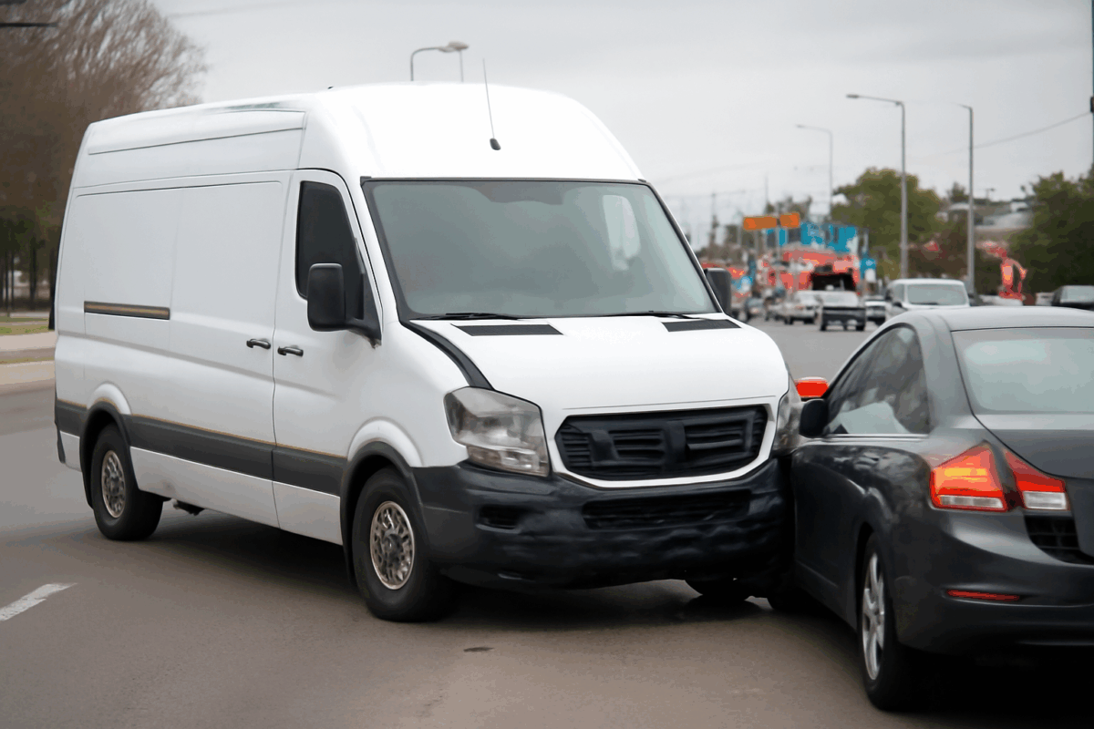 Accidente de furgoneta de entrega en El Paso durante el Cyber Monday: ¿Quién paga? ¿El conductor, el empleador o el otro automovilista?